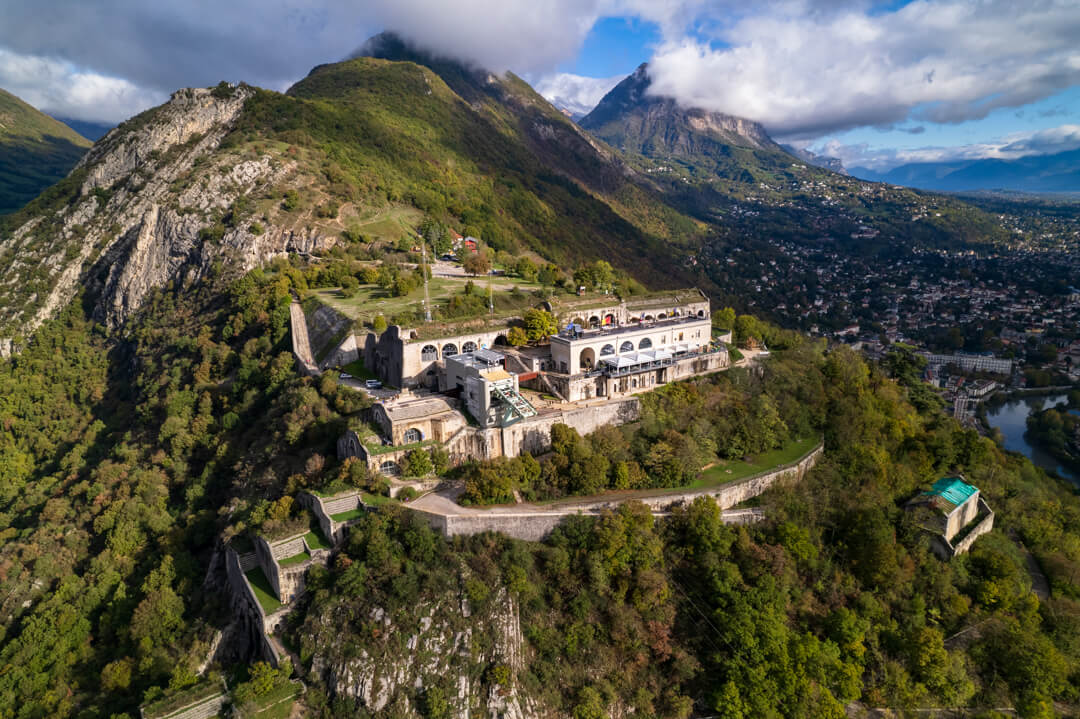 Vue aérienne du Fort de la Bastille téléphérique Grenoble