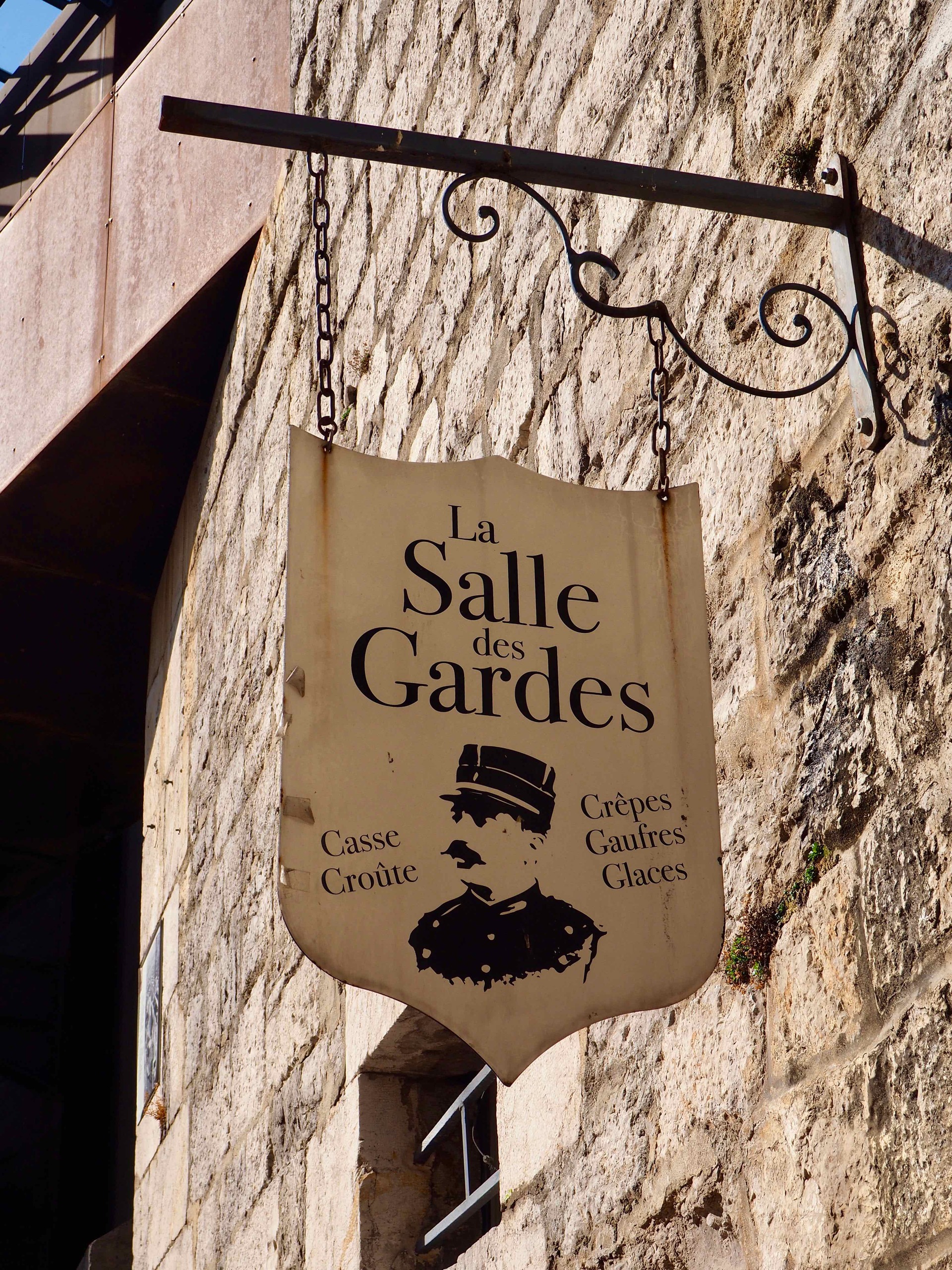 Enseigne du restaurant de la Salle des Gardes