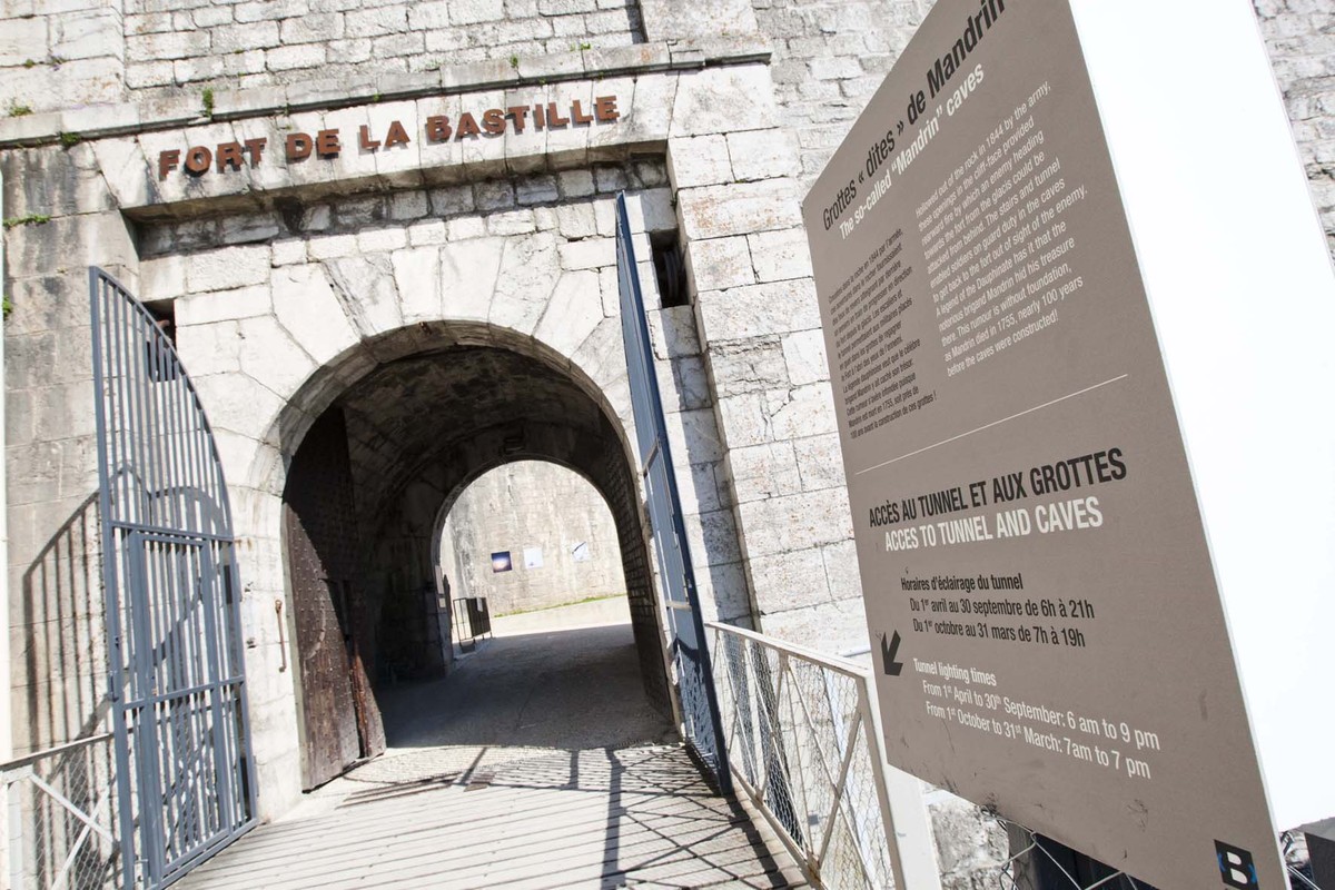 Porte du fort de la bastille