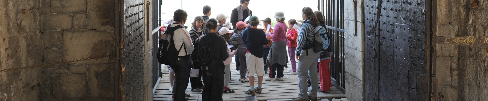 Enfants en visite scolaire