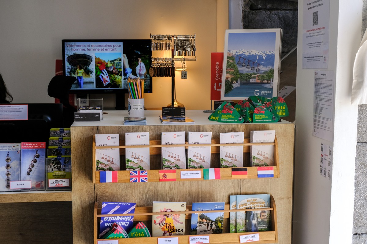 accueil de la boutique de souvenirs et point d'information touristique du Fort de la Bastille